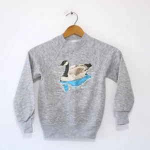 Vintage Kids Duck Sweatshirt Small 8 - Picture 1 of 4