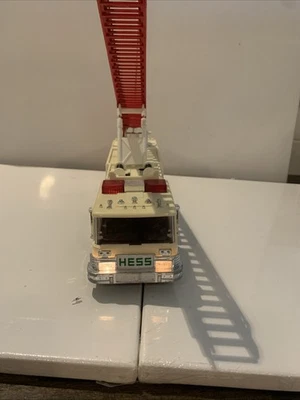 1989 Hess пожарная машина Kids игрушка с банком огни Amerada проверено работает - Изображение 1 из 4