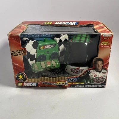 Cargador de coche y casco Road Champs #18 Nascar Bobby Labonte RC 1:64 24107 nuevo Foto 1 de 4