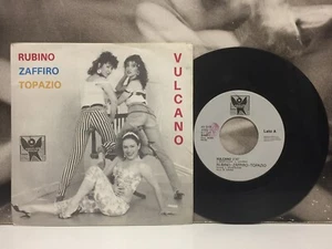 Rubí Zafiro Topacio - Volcán 7" 45 RPM 1987 Italo Disco Angélico 4502 - Imagen 1 de 3