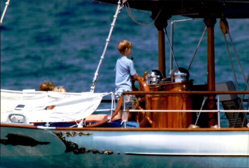 Prinzessin Diana an Bord der Yacht Saraxa entlang... - Vintage Foto 684916