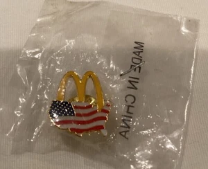 Prendedor McDonald's DE COLECCIÓN - Logo Amarillo Bandera de EE. UU. - NUEVO - *RARO* - Imagen 1 de 2