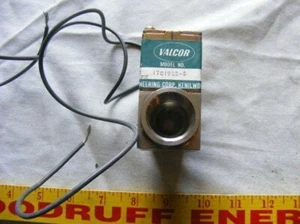 Electroválvula de acero inoxidable Valcor 17C19C9-5 30 PSI Max 3/4" NPT 115V - Imagen 1 de 6