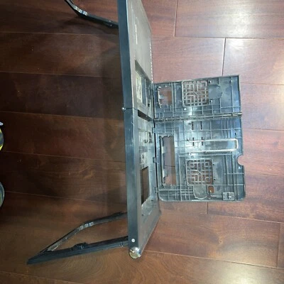 Mesa de cama para computadora portátil Bandeja para iPad Banco de alimentación Dos puertos Toma Tipo C Imagen más nítida Foto 1 de 4