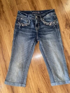 Grace in LA Denim Capri Embroidered Flowers with Sequins Size 16 EUC Inseam 16” - Picture 1 of 2