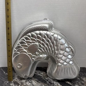 Vintage Wilton 1984 Big Fish Koi Halbmond springender Fisch Kuchenform 2105-2763 Instr - Bild 1 von 4