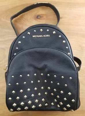 Mochila para mujer Michael Kors Abbey mediana de cuero con tachuelas negra 35T8GAYB2L Foto 1 de 4