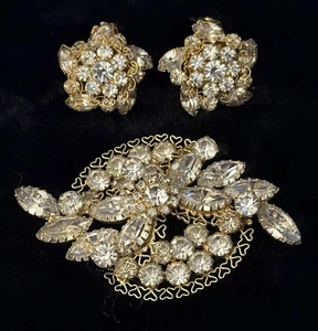 Juego de pendientes broche vintage de diamantes de imitación Kramer Estate - Imagen 1 de 7