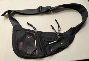 NICGID Sling Chest Shoulder Crossbody Black Bag - Unisex - Picture 1 of 7