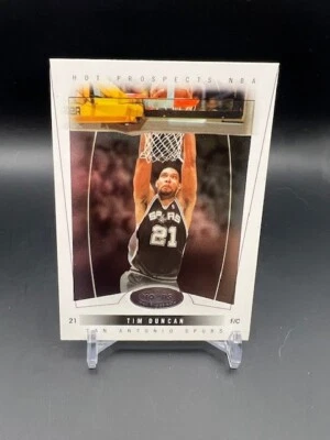 2004 Hoops Hot Prospects #28 Tim Duncan - Image 1 of 2