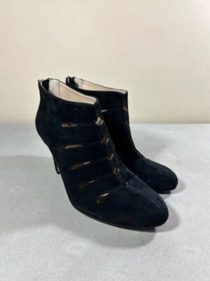 Adrienne Vittadini women's black suede back zip cut out Trent ankle boots 7.5 - Изображение 1 из 3