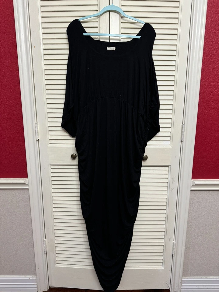 Vestido justo Kiyonna preto lateral franzido maxi jersey drapeado ombros tamanho 5X - Imagem 1 de 4