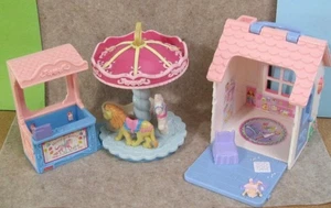 Fisher Price Sweet Streets Casa de muñecas 2003 PLAYHOUSE CLUBHOUSE CARRUSEL con caballos - Imagen 1 de 2