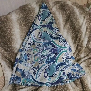LOVELY BLUE FLORAL PRINT TABLECLOTH. 70" ROUND - Picture 1 of 5