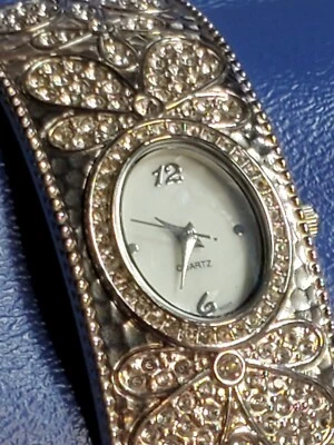 Reloj brazalete de cuarzo plateado BWC (Bozeman Watch Company) para mujer Foto 1 de 4