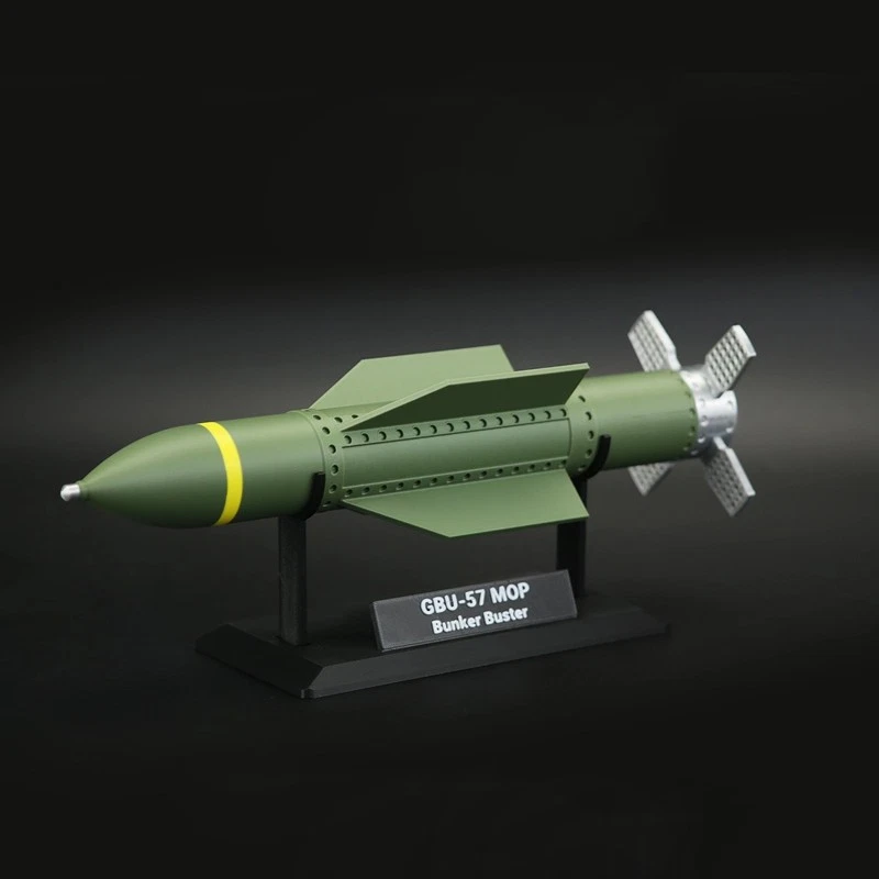 Modellino Militare USA GBU-57 MOP 30cm Scala 1:20 Stampa 3D Per Collezionisti - Immagine 1 di 4