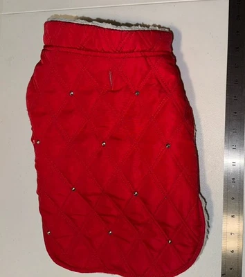 "Abrigo acolchado rojo para perro SimplyDog M • imitación forro sherpa pedrería 15"" de largo" Foto 1 de 4