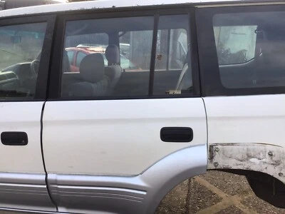 TOYOTA LANDCRUISER COLORADO PASSENGER SIDE N/S REAR DOOR WHITE 1996-2002 — 第 1/4 张图片