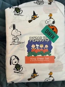 PEANUTS SNOOPY HALLOWEEN KING SHEET SET BY BERKSHIRE - NEW - Picture 1 of 2
