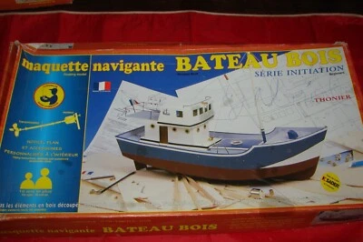 MAQUETTE NAVIGUANTE BATEAU BOIS THONIER 590 X 200 mm SOCLAINE TI 32 1/40e - Photo 1/4