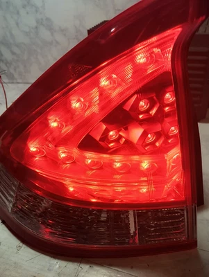 2010-2011 Honda Insight LEFT DRIVER side Tail Light Assembly OEM 33551-TM8-A02 - Image 1 of 4