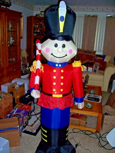 5,5' HOHER SPIELZEUGSOLDAT - Bild 1 von 2