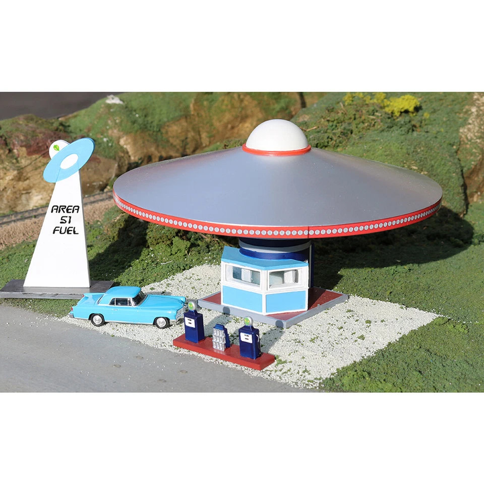 Bachmann 35213 HO Area 51 Fuel With Pump Gas Station Building Kit