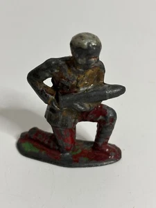 Manoil Toy Soldier Lead WWI Infantry Kneeling Carrying a Bomb 1930 - Antique - Picture 1 of 10