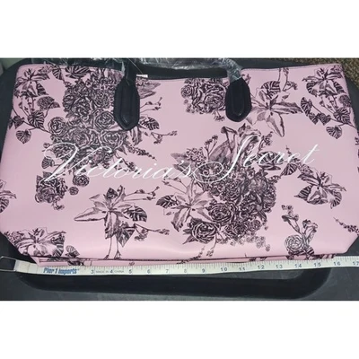 Bolso de Mano Victoria's Secret, Rosa con Diseño Floral Negro, 16 x 11,5 x 5 Foto 1 de 4