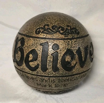 Versículo del Evangelio de la Biblia BELIEVE de colección en bola orbe decorativa de resina dura Foto 1 de 4