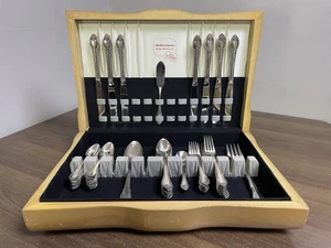 Vintage 1847 Rogers Bros Remembrance Pattern Silverplate Flatware Discontinued - Picture 1 of 9