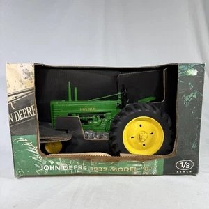 1939 John Deere Model "B" Tractor By Ertl 1/8 Scale Country Classics Moline, ILL - Picture 1 of 11