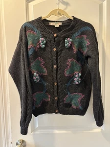 Vtg BOSTON TRADERS Cardigan Sweater Pure Wool Grapes 3D Hong Kong Women’s Small - Picture 1 of 5