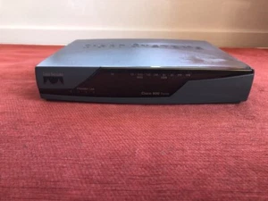 Cisco 877-SEC-K9 28MB FLASH 128MB RAM IOS 12.4(24)T8 Servizi IP avanzati - Foto 1 di 3