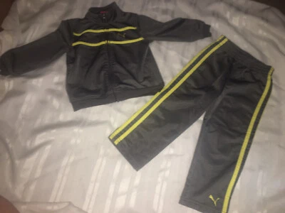 Traje de chándal Puma 24 meses 24M - Chaqueta y pantalones - Gris/amarillo usado en excelente estado Foto 1 de 4