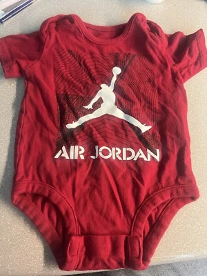 JUMPMAN MICHAEL JORDAN “AIR JORDAN” MAMELUCO DE UNA PIEZA - TALLA 0-3 MESES Foto 1 de 2
