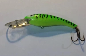 Fishing Lures, 1 Crankbait, Wally 7/10, Divers,Green ,Bass, Plastic,Used  Lure, - Picture 1 of 12