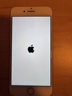 iPhone 8 weiß  rose gold 64 GB Simlockfrei Top Zustand Ohne Simlock - Bild 1 von 4