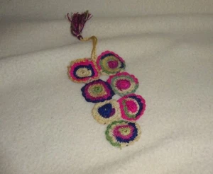 Vintage 1952 koreanisches oder chinesisches handgefertigtes handgehäkeltes mehrfarbiges Lesezeichen - LESEN - Bild 1 von 5