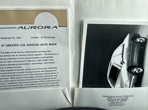 Comunicado de prensa y fotos del Oldsmobile Aurora 1992 folleto de información de ventas de autos de gama - Imagen 1 de 3