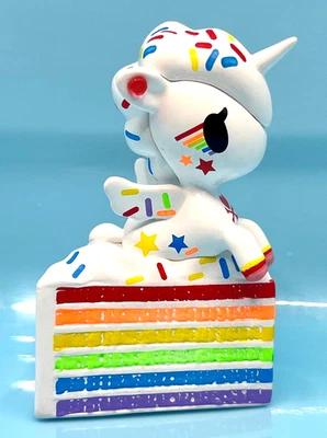 Figura Coleccionable PVC Tokidoki Unicorno Delicious Rainbow Delight Cake 2.5" Foto 1 de 4