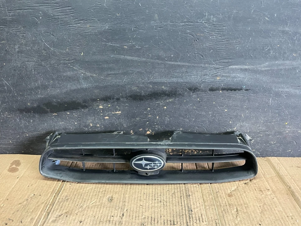 Решетка передняя верхняя для Subaru Impreza 2004–2005 годов выпуска черная оригинальная S6032 DG - Изображение 1 из 4
