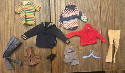 Lote de ropa para muñeca Barbie Ken años 60, viene con un par de zapatos y percha Foto 1 de 4