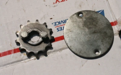 Honda SL70 1971-72 OEM PEQUEÑO PIÑÓN/CUBIERTA VIN# SL70E-104741 Foto 1 de 2