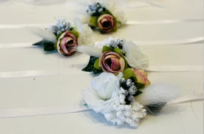 Brautjungfer Blumen Armband Braut Bridesmaid Corsage Creme Weiß Wedding Hochzeit - Bild 1 von 4