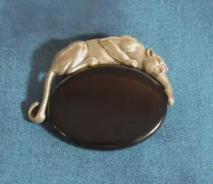 JJ 1988 Vintage Schmuck Brosche Panther Zinn Metall schwarz Plexiglas oval - Bild 1 von 2