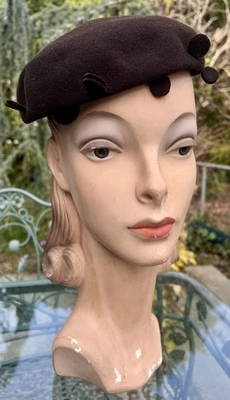 SOMBRERO TAM DE LANA MARRÓN VINTAGE AÑOS 40 CON PUNTOS DE FIELTRO AJUSTABLE Foto 1 de 4