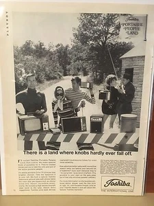 Pubblicità stampa Toshiba vintage 1967 "C'è una terra dove le manopole cadono a malapena"  - Foto 1 di 1