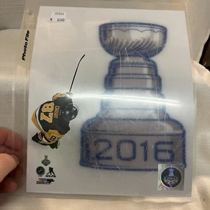 SIDNEY CROSBY 8x10 2016 Photo Penguins Stanley Cup MVP - Picture 1 of 3