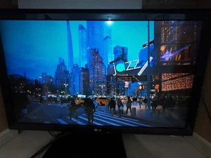 LG 42" LCD TV | Screen perfect | Slight Audio Fault (Model 42LD490) - Picture 1 of 16